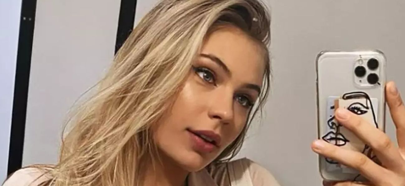 Jutta Leerdam posing on the beach after her 2026 Winter Olympics gold medal win