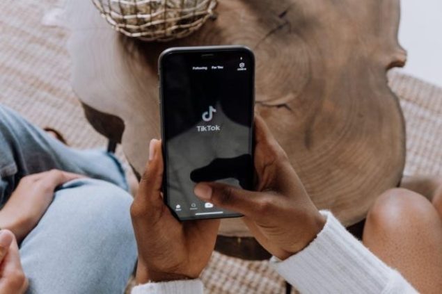"Trump Hits Pause on TikTok Ban Once More, BBC Reports Apple May Jeopardize License Fees!"