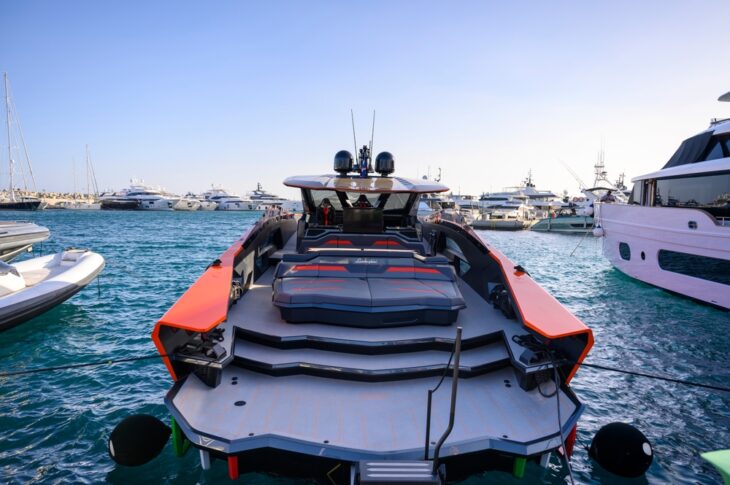 "$4M Lamborghini Yacht Goes Down in Miami F1 Splashdown – 30 Influencers Capture the Chaos on TikTok!"